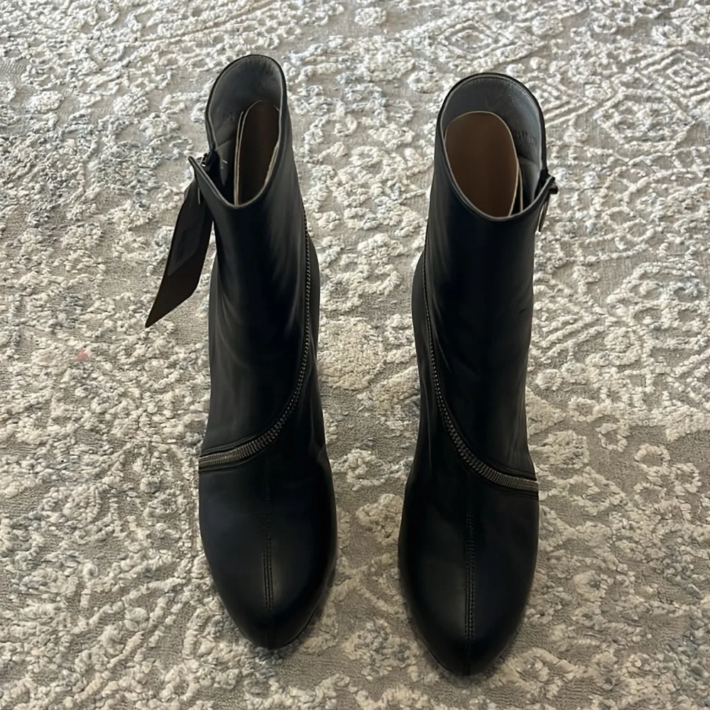 Sergio Rossi Zipper Black Leather Booties - Picture 2 of 11